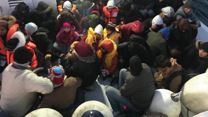 Güzelçamlı’da 53 kaçak göçmen yakalandı 