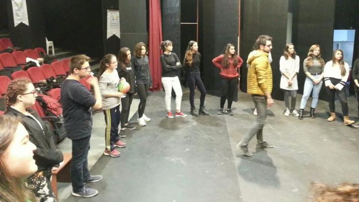 Kuşadası Belediyesi Çocuk ve Gençlik Tiyatrosu kursiyerleri eğitimlere başladı