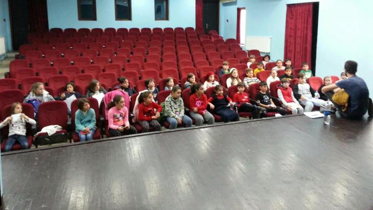 Kuşadası Belediyesi Çocuk ve Gençlik Tiyatrosu kursiyerleri eğitimlere başladı