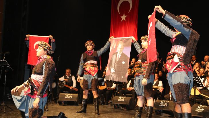 Efeler Belediyesi Türk Müziği Korosu mest etti 
